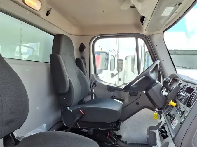 2020 FREIGHTLINER M2 106