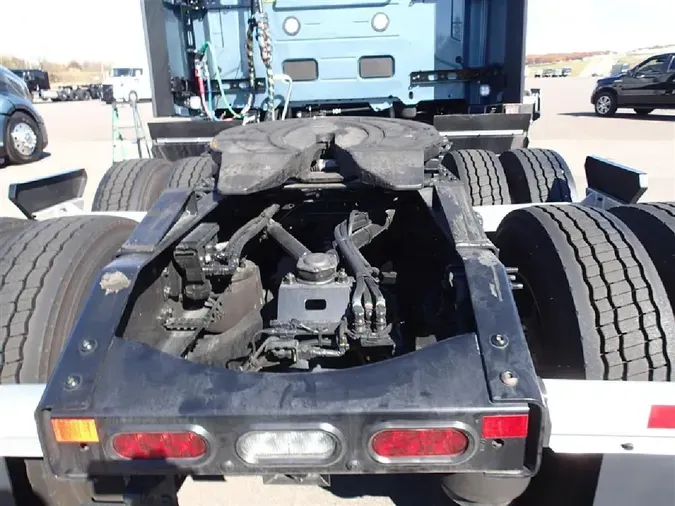 2025 VOLVO VNL64T860