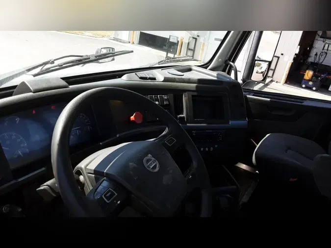 2018 Volvo VNL300
