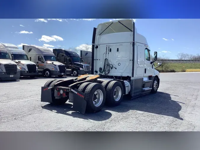 2021 Freightliner Cascadia 126