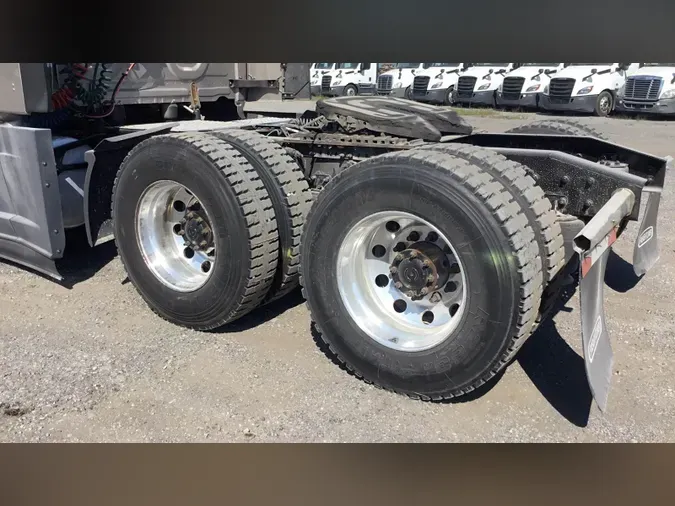 2022 Freightliner Cascadia 12690049481dcd2b71f52a1f8d14ce3a57f