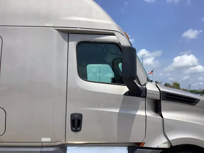 2022 Freightliner Cascadia 126