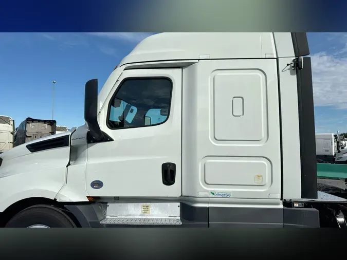 2021 Freightliner Cascadia 126