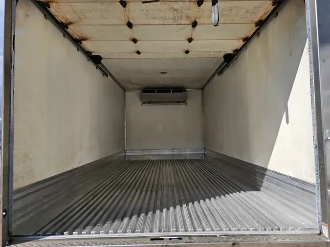 2019 HINO HINO 195