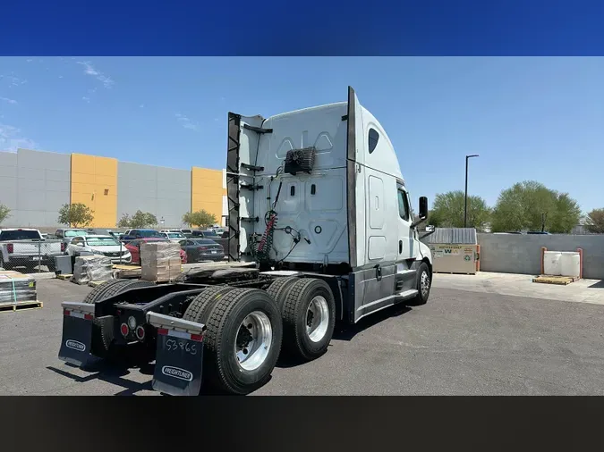 2023 Freightliner Cascadia 126