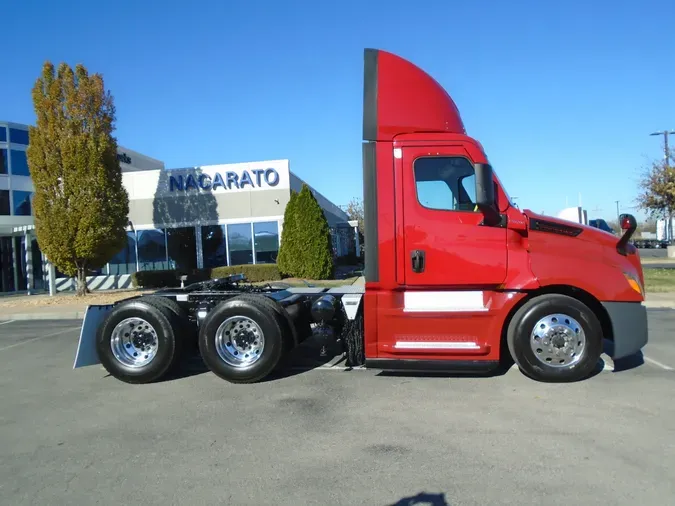 2021 FREIGHTLINER CASCADIA 126