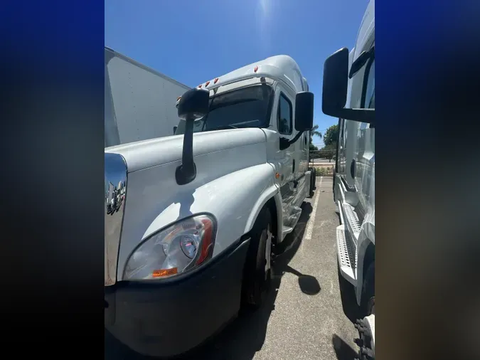 2019 FREIGHTLINER/MERCEDES CASCADIA 125