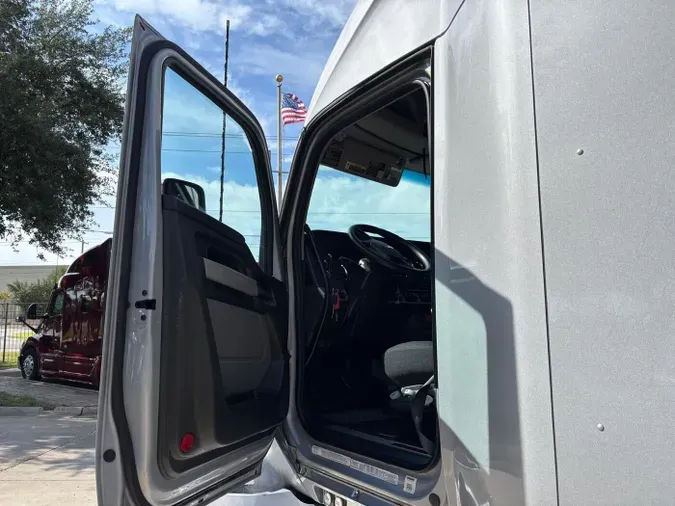 2022 Kenworth T680
