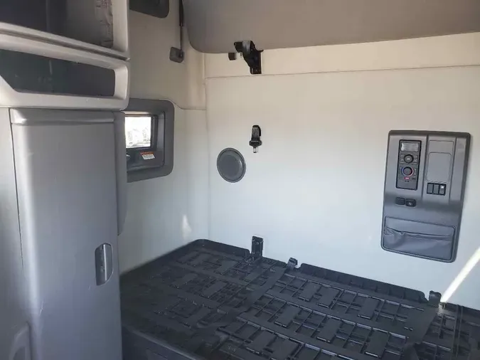 2020 VOLVO VNL760