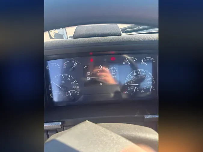 2019 VOLVO VNL64T-300