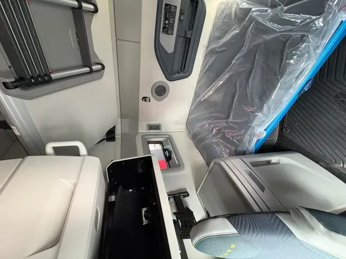 2027 VOLVO TRUCK VNL64TV04