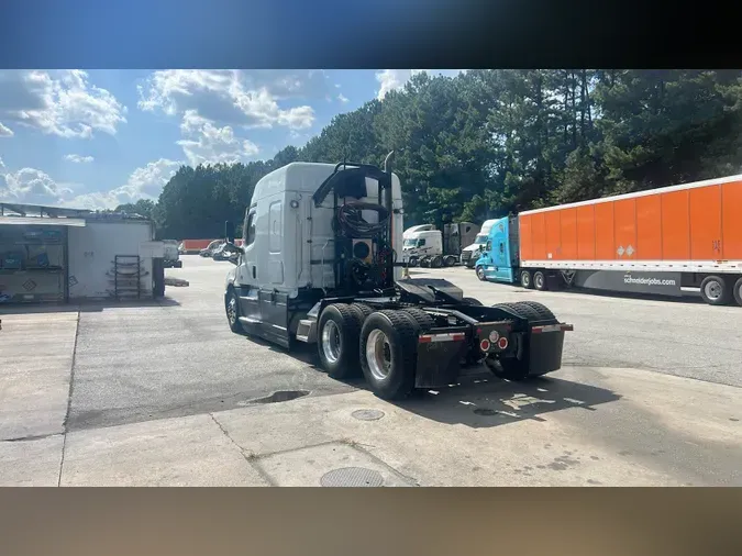 2021 Freightliner Cascadia 126