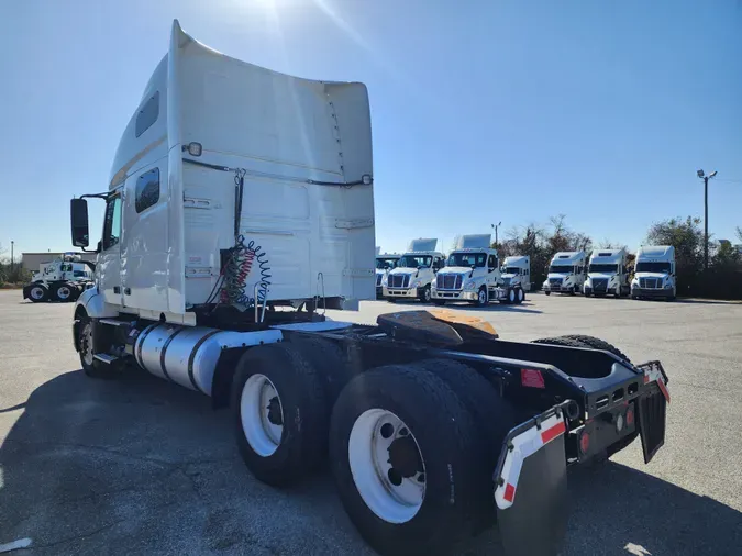 2019 VOLVO VNL64T-760