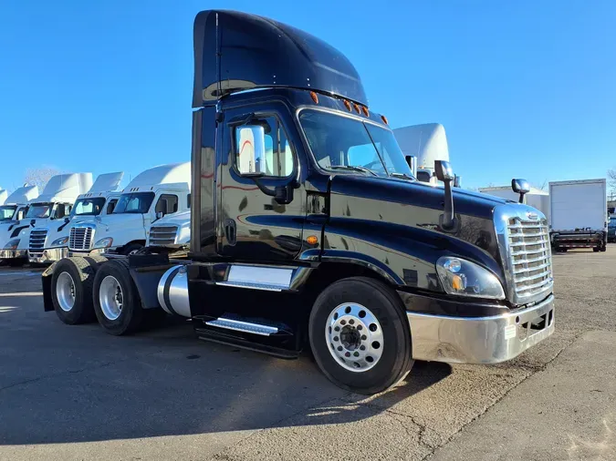 2017 FREIGHTLINER/MERCEDES CASCADIA 125