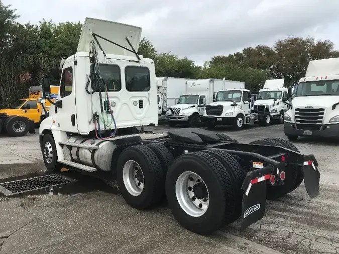 2016 Freightliner X12564ST