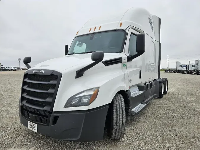 2018 FREIGHTLINER Cascadia 126
