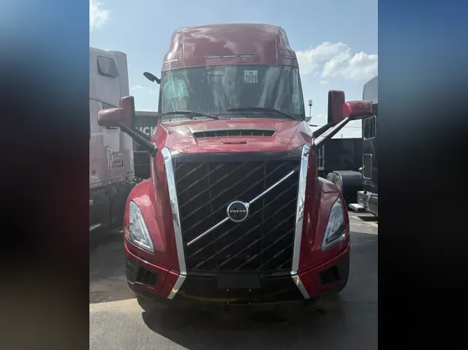 2025 VOLVO TRUCK VNL64TV04