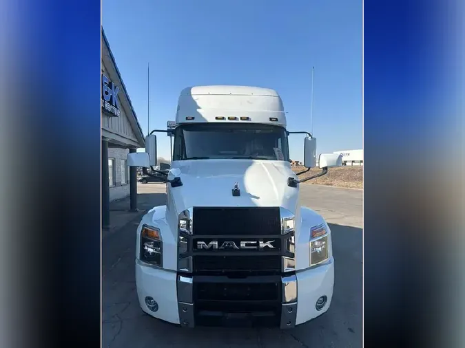 2022 MACK Anthem90359151fdbfcdd357a26b9581109aaa