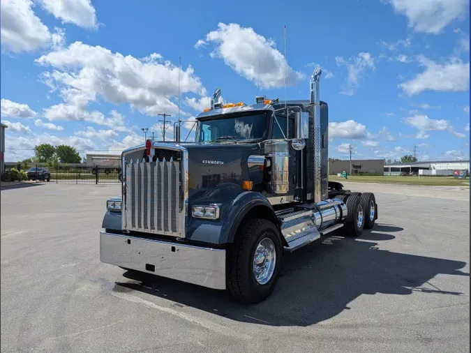 2025 Kenworth W900B