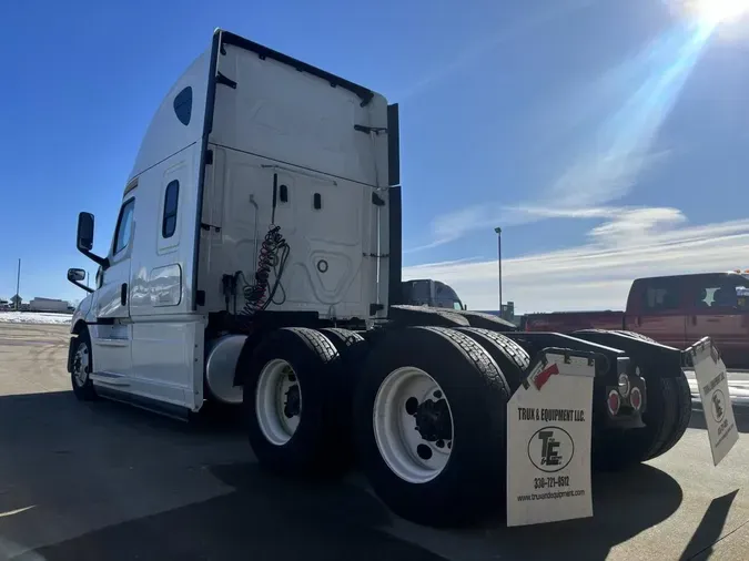 2020 Freightliner Cascadia 126