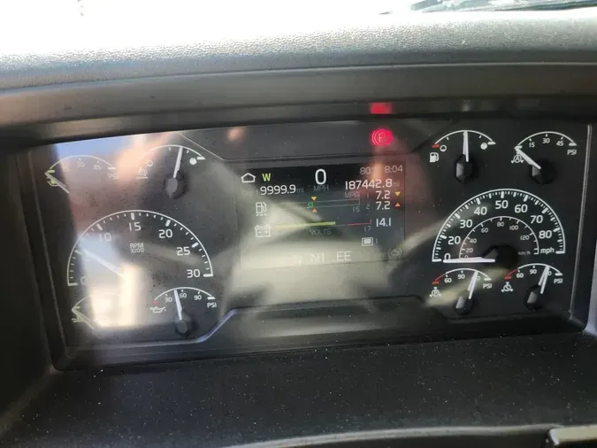 2025 VOLVO VNL64T860