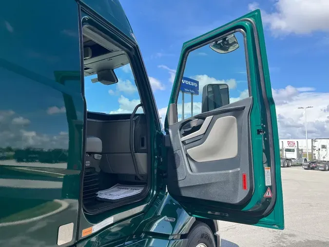 2026 VOLVO VNL64T860