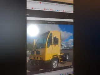 2021 AUTOCAR YARD TRACTOR
