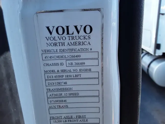 2020 VOLVO VNL64T-760