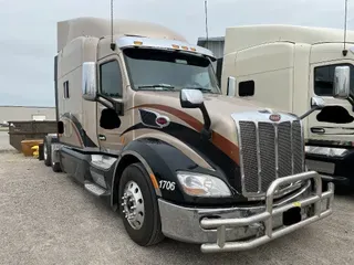 2017 PETERBILT 579