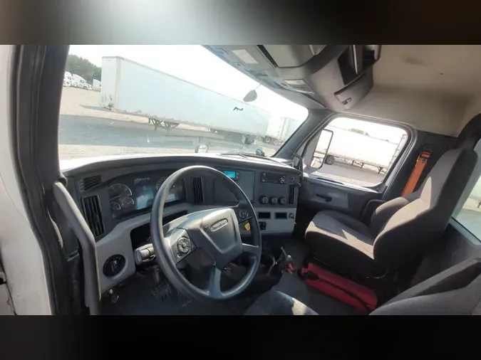 2019 Freightliner Cascadia 126