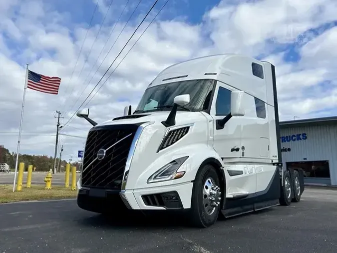 2025 VOLVO VNL64T860