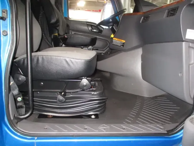 2021 NAVISTAR INTERNATIONAL LT625 SLPR CAB