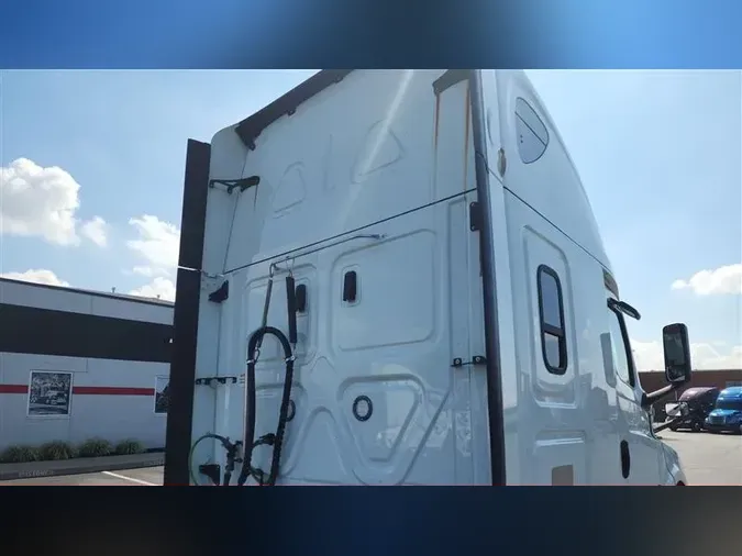 2020 FREIGHTLINER CASCADEVO1