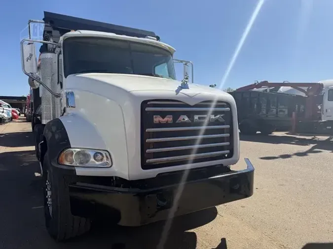 2009 MACK GRANITE GU813