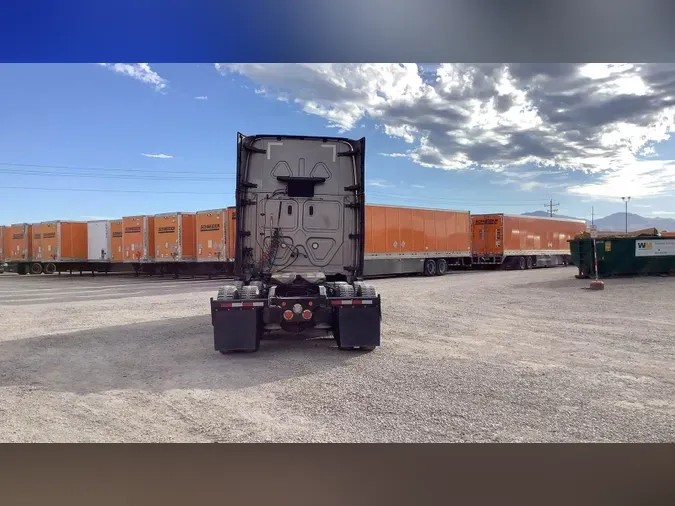 2020 Freightliner Cascadia