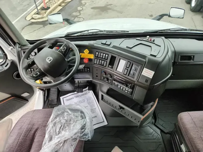 2021 VOLVO VNL64T7409051b4f48c22966456e7ae731c55ef3c