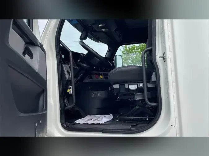 2019 FREIGHTLINER CA126