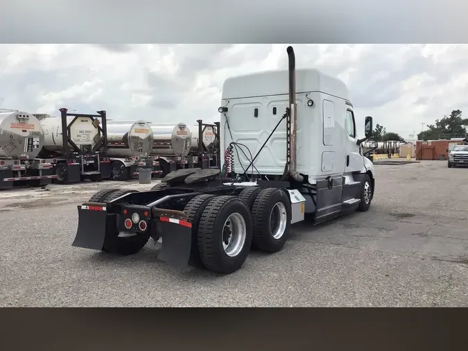 2019 Freightliner Cascadia 126
