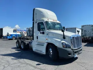 2016 FREIGHTLINER X12564ST