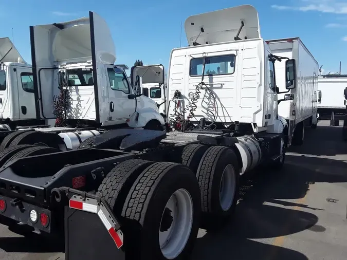 2019 VOLVO VNL64T-300