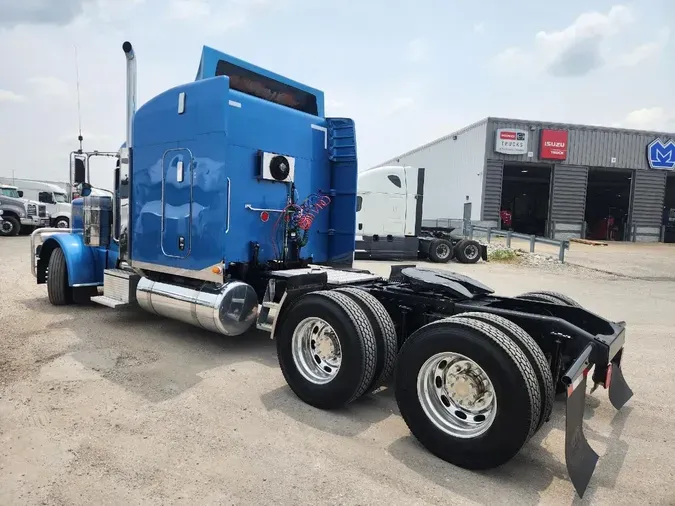 2015 PETERBILT 389