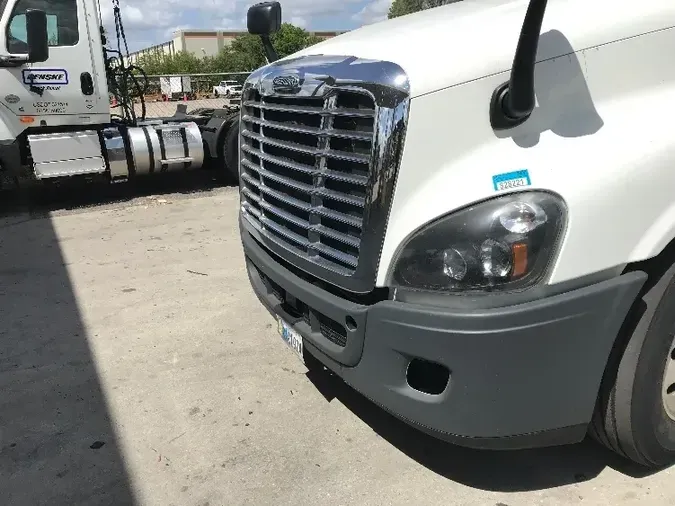 2018 Freightliner X12564ST