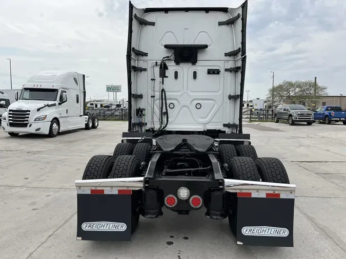 2020 Freightliner Cascadia 126