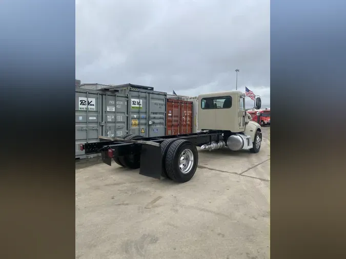 2018 Peterbilt 337