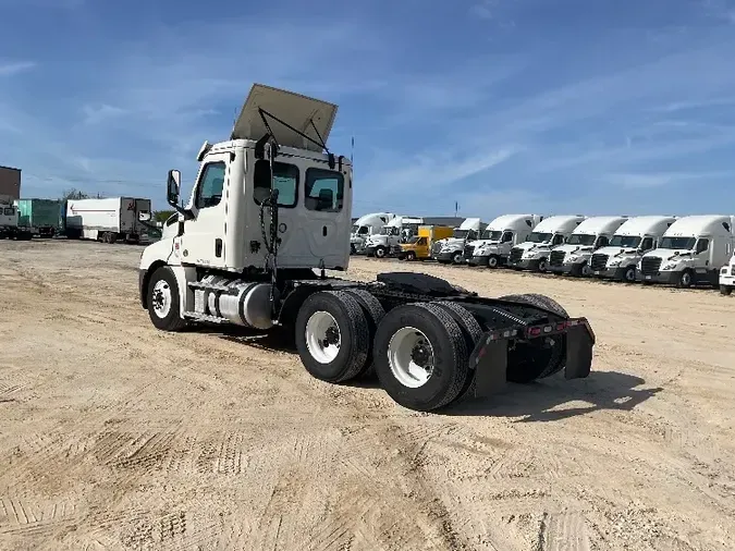 2018 Freightliner T12664ST