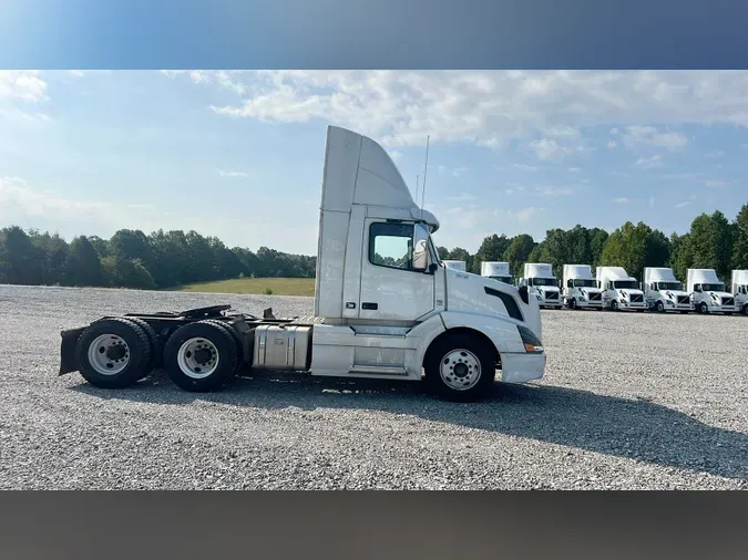 2017 Volvo VNL300