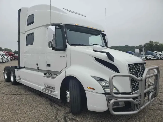 2021 VOLVO VNL64T860