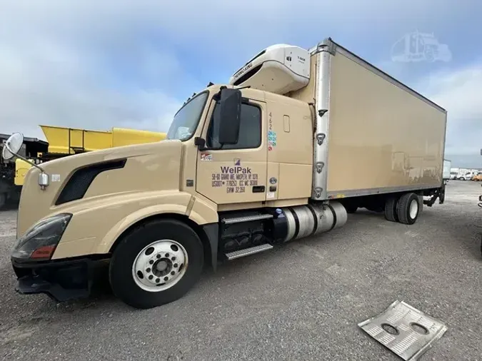 2017 VOLVO VNL42430