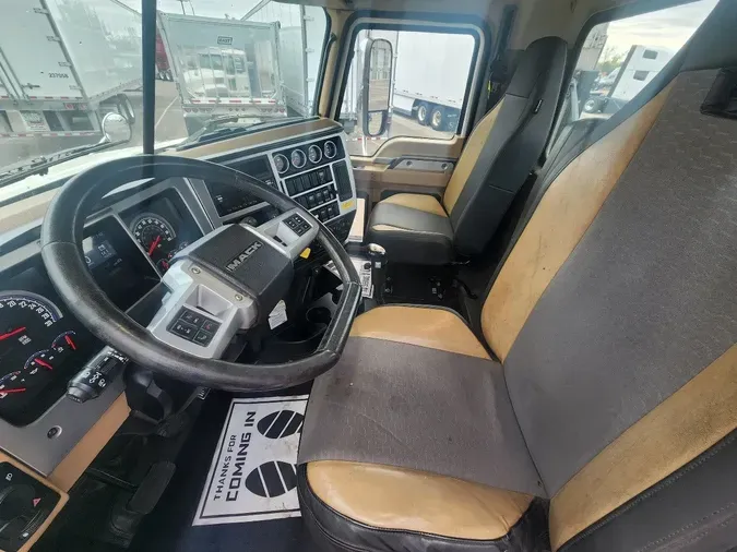 2020 MACK GR64BT