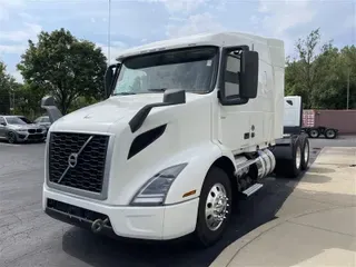 2019 VOLVO VNR640